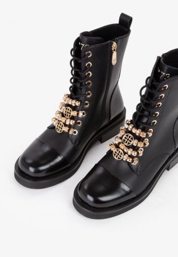 Ботинки на шнуровке