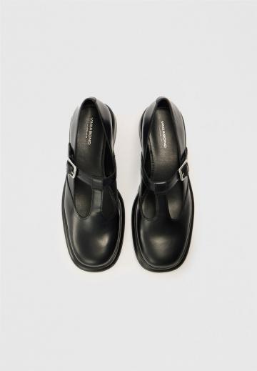 Туфли с высоким носом