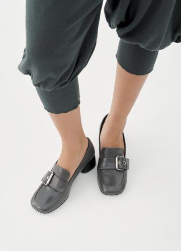 Туфли с высоким носом