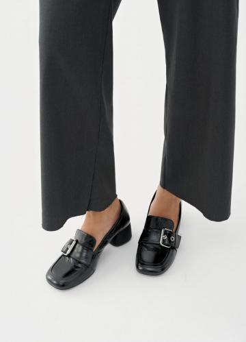 Туфли с высоким носом