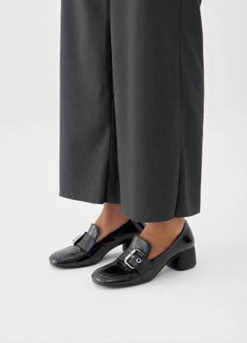 Туфли с высоким носом