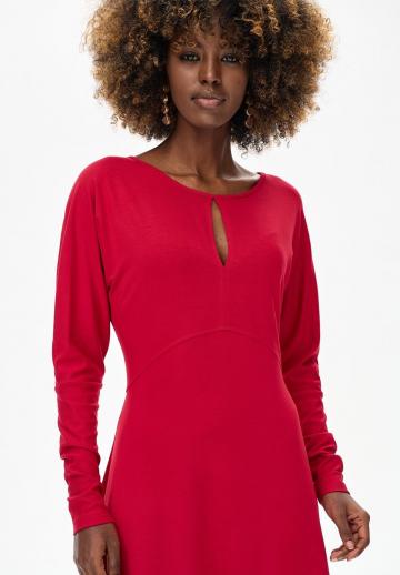 Вязаное платье