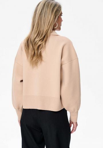 Куртка с накладнымит карманами