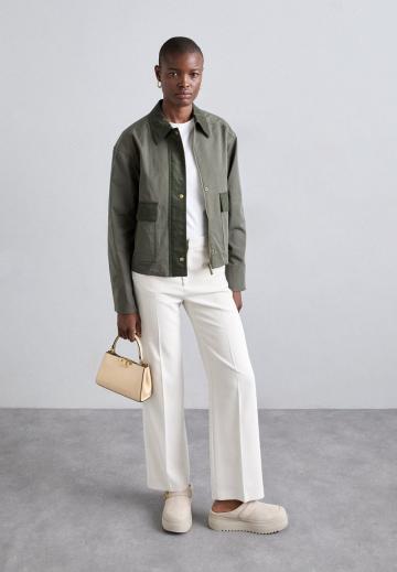 Куртка с накладнымит карманами