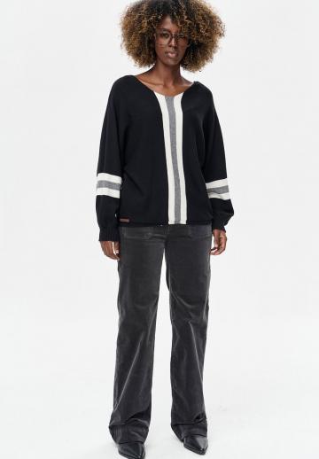 Пуловер в полоску