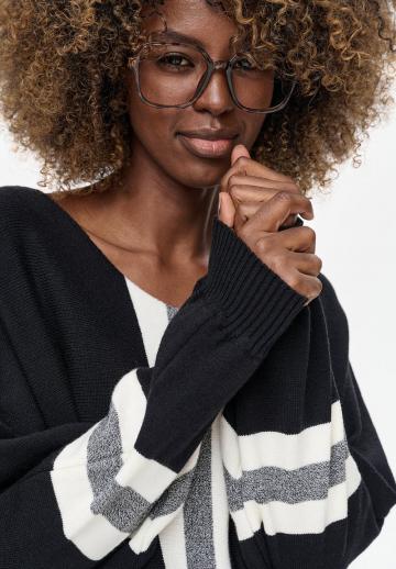 Пуловер в полоску