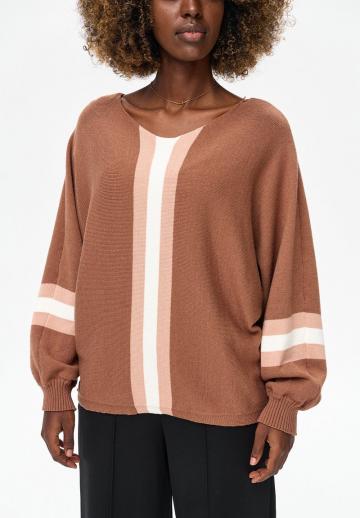 Пуловер в полоску
