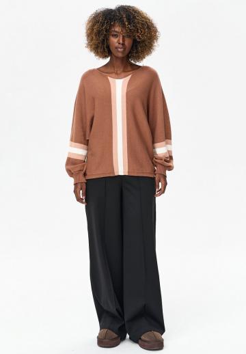 Пуловер в полоску