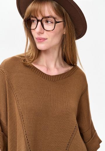 Пуловер с вырезом V