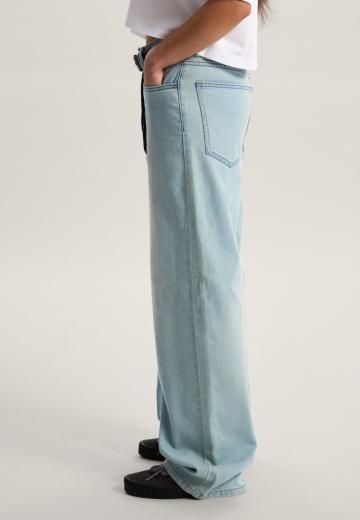 Свободные джинсы