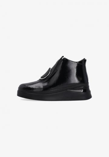 Сапожки на танкетке