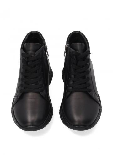 Ботинки на шнуровке