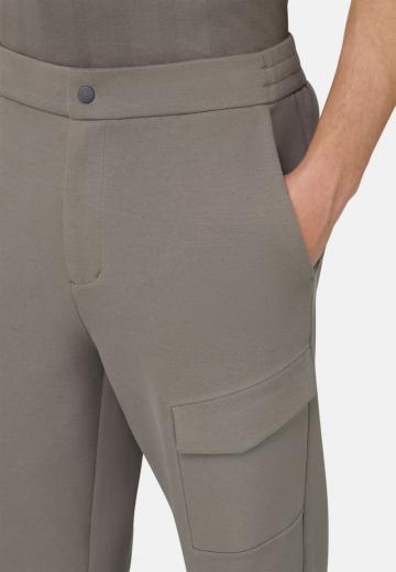 Брюки с накладными карманами