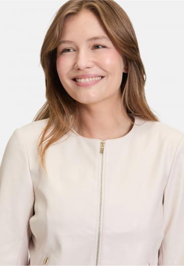 Короткий блейзер