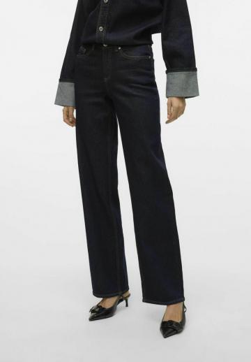 Клешеные джинсы