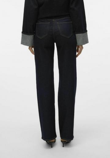 Клешеные джинсы