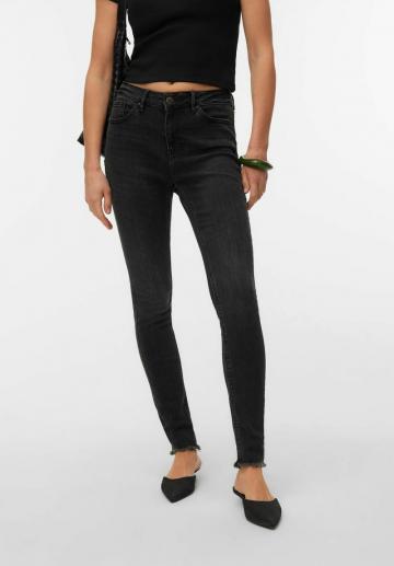 Узкие джинсы