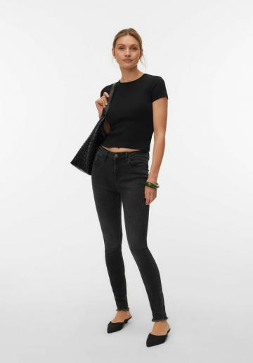 Узкие джинсы