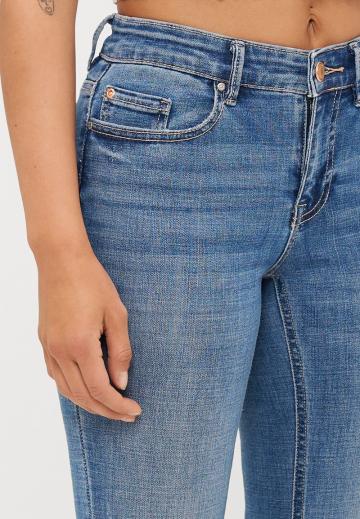 Клешеные джинсы