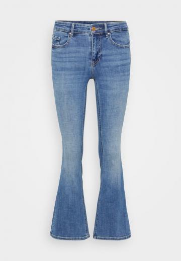 Клешеные джинсы