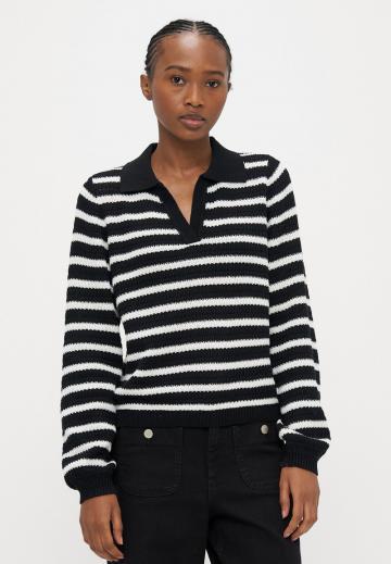 Пуловер с вырезом V