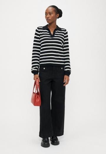 Пуловер с вырезом V