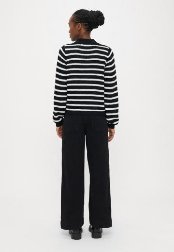 Пуловер с вырезом V