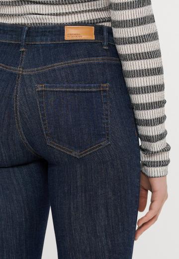 Узкие джинсы