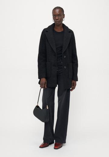 Короткое пальто