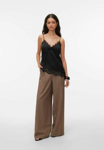 Топ на бретельках