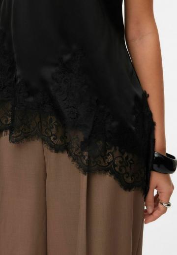 Топ на бретельках