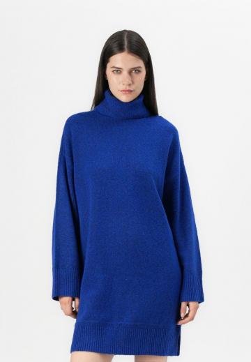 Вязаное платье