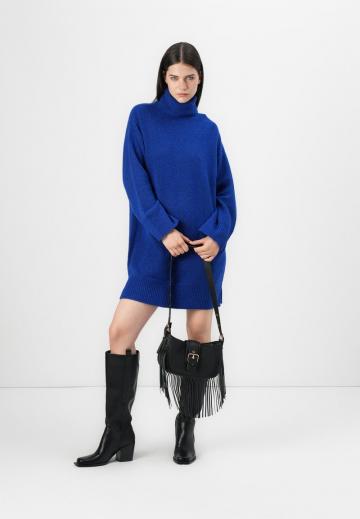 Вязаное платье