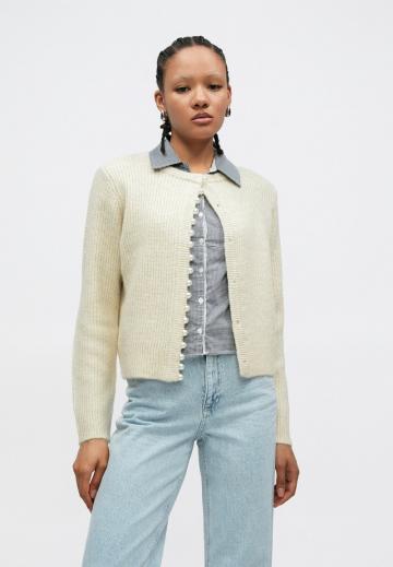 Вязаный жилет