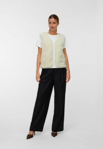 Пуховой жилет