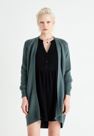 Длинный жилет