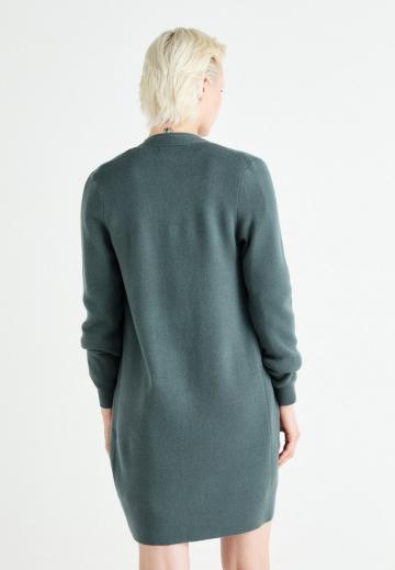 Длинный жилет