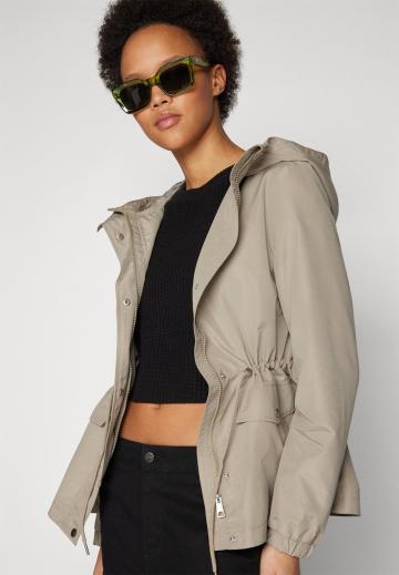 Куртка с накладнымит карманами