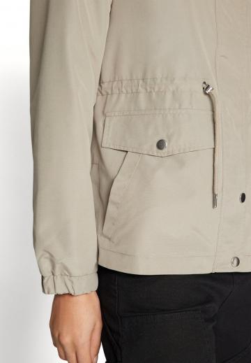 Куртка с накладнымит карманами