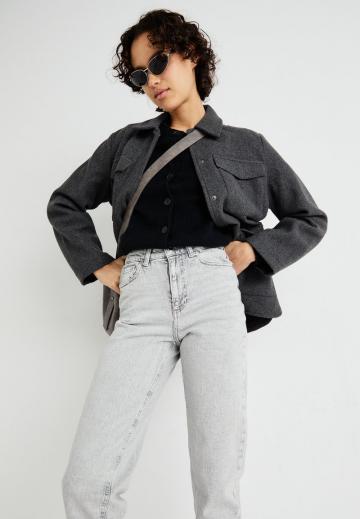 Короткие джинсы