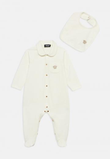 Набор одежды