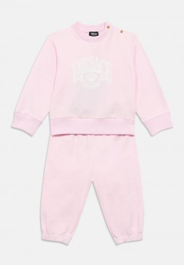 Набор одежды