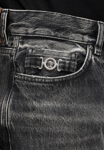 Прямые джинсы