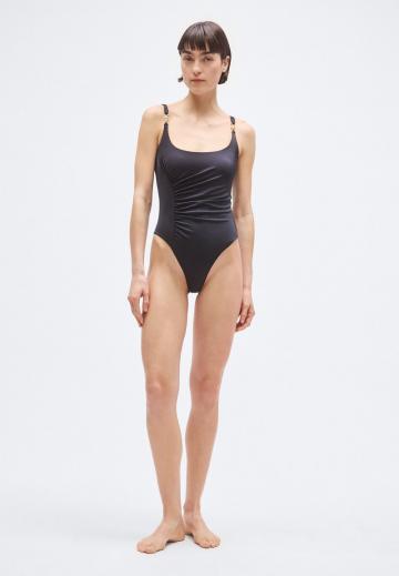 Слитный купальник