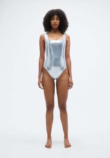 Слитный купальник