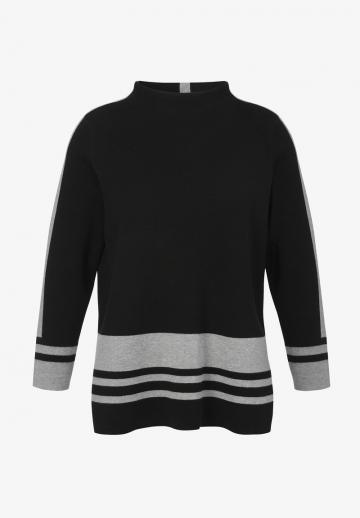 Пуловер в полоску