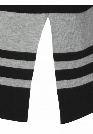 Пуловер в полоску