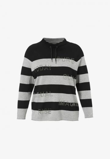 Пуловер в полоску