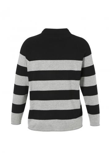 Пуловер в полоску
