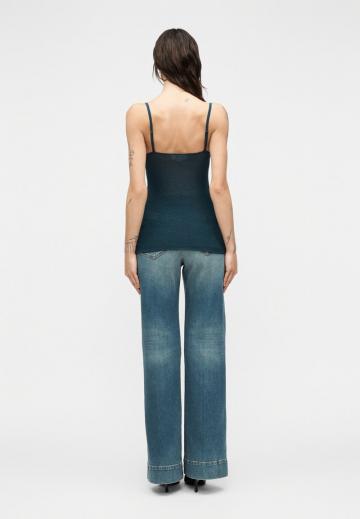 Топ на бретельках